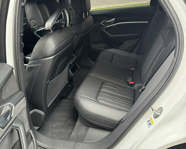 Белый Ауди E-Tron, объемом двигателя 0 л и пробегом 42 тыс. км за 50600 $, фото 14 на Automoto.ua