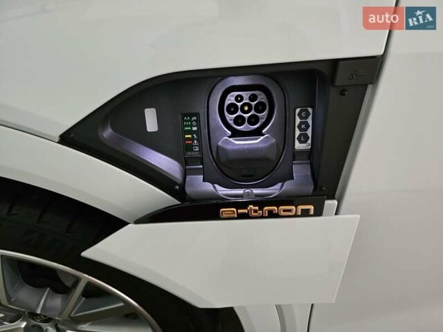 Белый Ауди E-Tron, объемом двигателя 0 л и пробегом 26 тыс. км за 48778 $, фото 74 на Automoto.ua