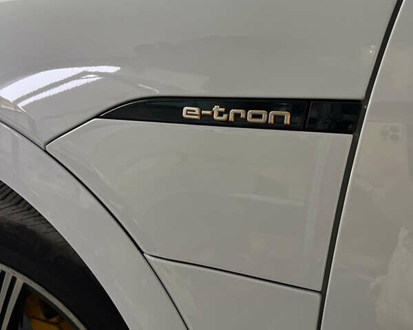 Белый Ауди E-Tron, объемом двигателя 0 л и пробегом 13 тыс. км за 49000 $, фото 7 на Automoto.ua