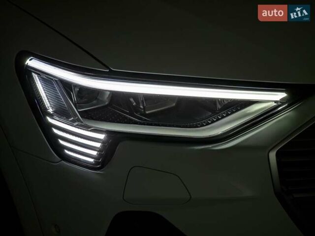 Белый Ауди E-Tron, объемом двигателя 0 л и пробегом 26 тыс. км за 48778 $, фото 83 на Automoto.ua