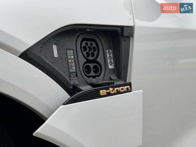 Белый Ауди E-Tron, объемом двигателя 0 л и пробегом 20 тыс. км за 51500 $, фото 8 на Automoto.ua