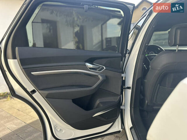 Белый Ауди E-Tron, объемом двигателя 0 л и пробегом 59 тыс. км за 44999 $, фото 35 на Automoto.ua