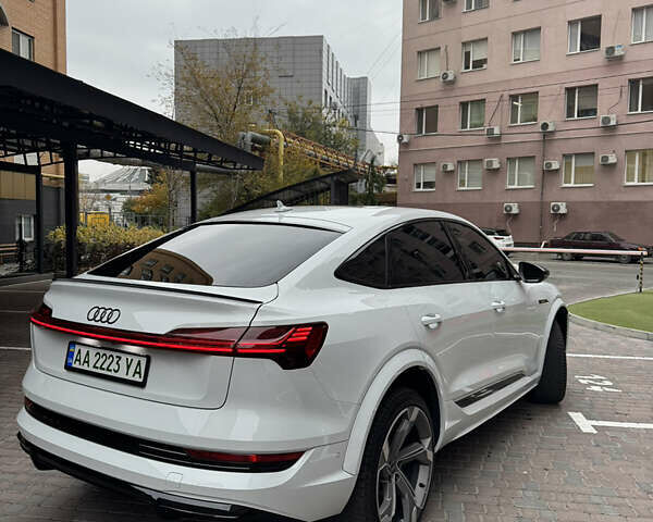 Белый Ауди E-Tron, объемом двигателя 0 л и пробегом 42 тыс. км за 50600 $, фото 5 на Automoto.ua
