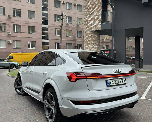 Белый Ауди E-Tron, объемом двигателя 0 л и пробегом 42 тыс. км за 50600 $, фото 4 на Automoto.ua
