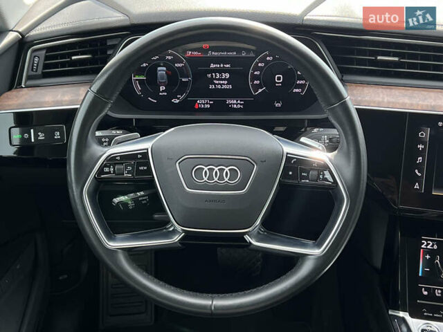 Белый Ауди E-Tron, объемом двигателя 0 л и пробегом 41 тыс. км за 42727 $, фото 54 на Automoto.ua