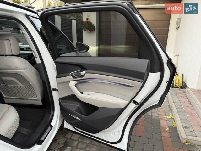 Белый Ауди E-Tron, объемом двигателя 0 л и пробегом 60 тыс. км за 34700 $, фото 45 на Automoto.ua