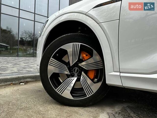 Білий Ауді E-Tron, об'ємом двигуна 0 л та пробігом 27 тис. км за 39900 $, фото 6 на Automoto.ua