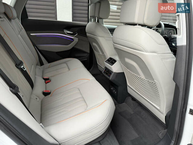 Белый Ауди E-Tron, объемом двигателя 0 л и пробегом 60 тыс. км за 34700 $, фото 46 на Automoto.ua