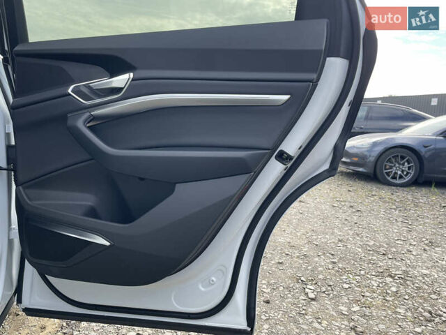 Белый Ауди E-Tron, объемом двигателя 0 л и пробегом 41 тыс. км за 42712 $, фото 42 на Automoto.ua
