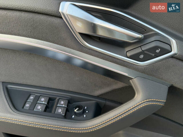 Белый Ауди E-Tron, объемом двигателя 0 л и пробегом 55 тыс. км за 43000 $, фото 24 на Automoto.ua