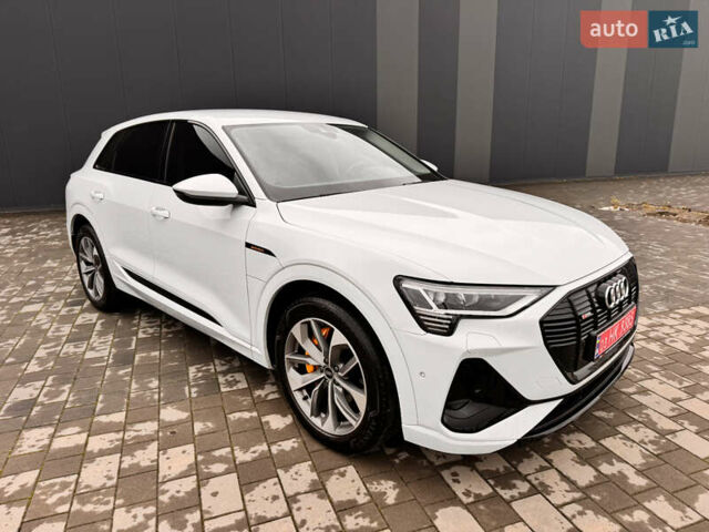 Белый Ауди E-Tron, объемом двигателя 0 л и пробегом 27 тыс. км за 38800 $, фото 4 на Automoto.ua