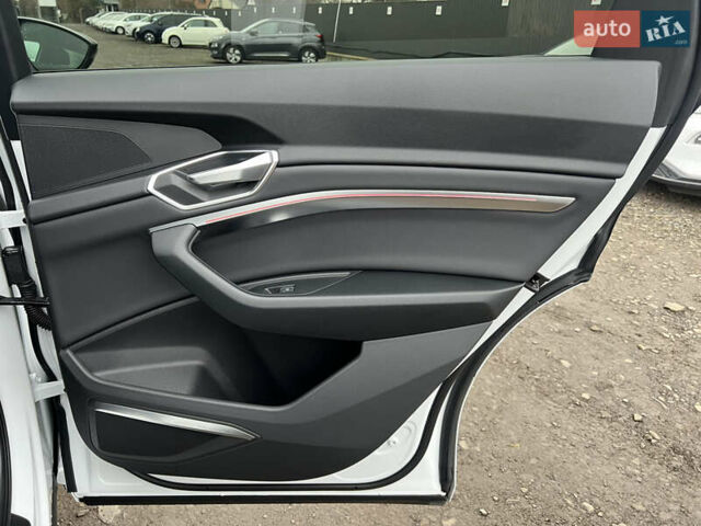 Белый Ауди E-Tron, объемом двигателя 0 л и пробегом 41 тыс. км за 41325 $, фото 44 на Automoto.ua