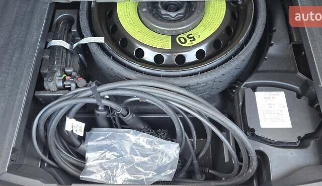 Белый Ауди E-Tron, объемом двигателя 0 л и пробегом 110 тыс. км за 37700 $, фото 76 на Automoto.ua