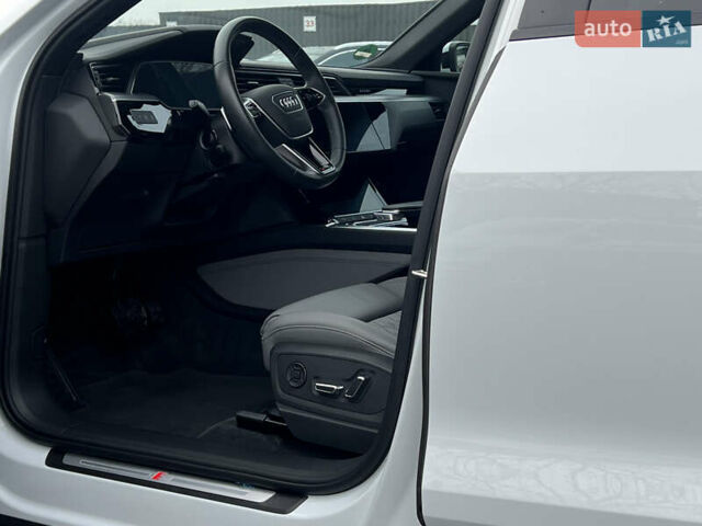 Білий Ауді E-Tron, об'ємом двигуна 0 л та пробігом 48 тис. км за 48798 $, фото 28 на Automoto.ua