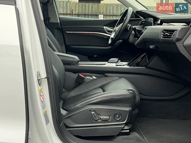 Белый Ауди E-Tron, объемом двигателя 0 л и пробегом 41 тыс. км за 41325 $, фото 46 на Automoto.ua