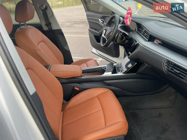 Білий Ауді E-Tron, об'ємом двигуна 0 л та пробігом 29 тис. км за 37999 $, фото 37 на Automoto.ua