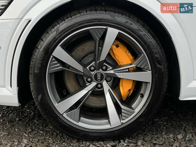 Білий Ауді E-Tron, об'ємом двигуна 0 л та пробігом 48 тис. км за 48798 $, фото 21 на Automoto.ua