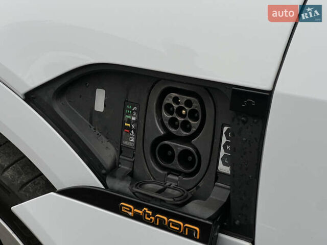 Белый Ауди E-Tron, объемом двигателя 0 л и пробегом 41 тыс. км за 41325 $, фото 100 на Automoto.ua