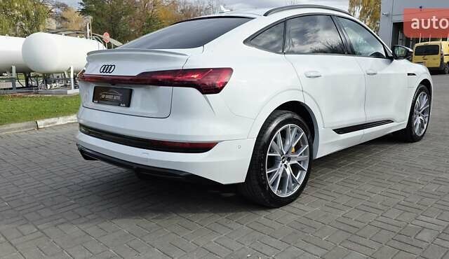 Белый Ауди E-Tron, объемом двигателя 0 л и пробегом 110 тыс. км за 37700 $, фото 16 на Automoto.ua