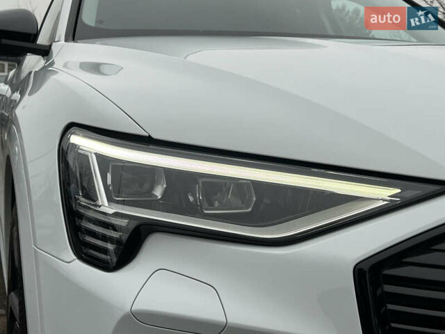 Белый Ауди E-Tron, объемом двигателя 0 л и пробегом 41 тыс. км за 41325 $, фото 13 на Automoto.ua