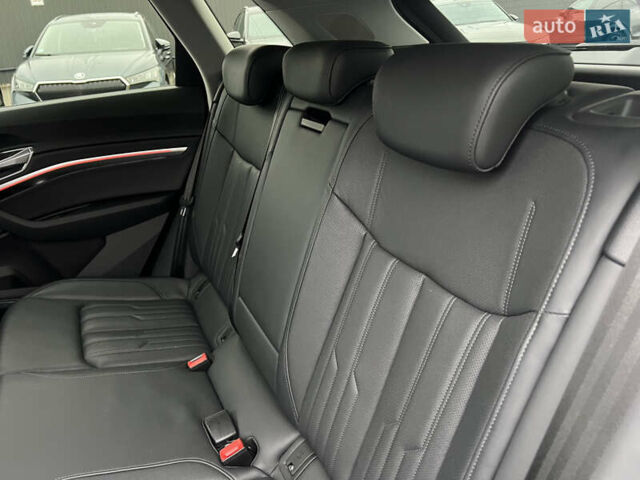 Белый Ауди E-Tron, объемом двигателя 0 л и пробегом 41 тыс. км за 41325 $, фото 35 на Automoto.ua