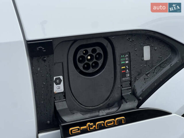 Білий Ауді E-Tron, об'ємом двигуна 0 л та пробігом 48 тис. км за 48798 $, фото 97 на Automoto.ua