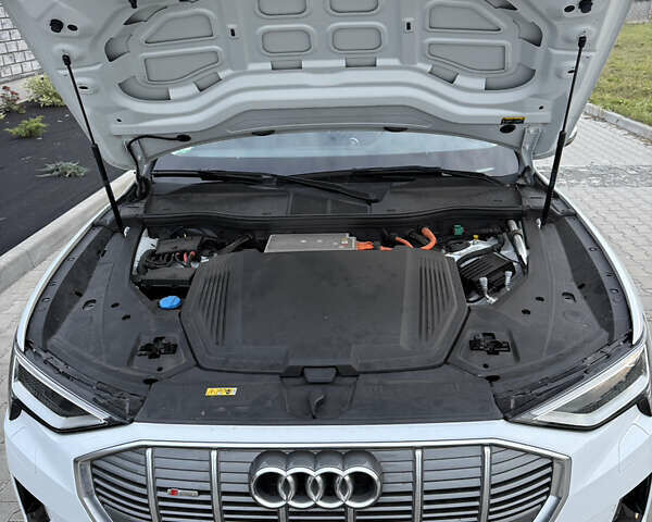 Белый Ауди E-Tron, объемом двигателя 0 л и пробегом 38 тыс. км за 38500 $, фото 28 на Automoto.ua