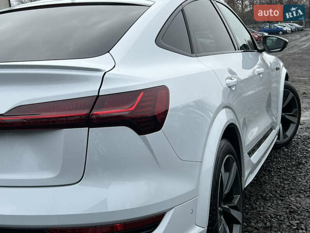 Білий Ауді E-Tron, об'ємом двигуна 0 л та пробігом 48 тис. км за 48798 $, фото 12 на Automoto.ua