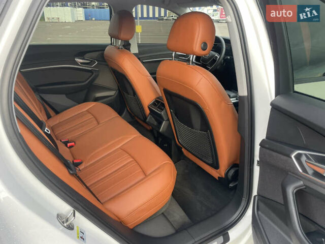 Білий Ауді E-Tron, об'ємом двигуна 0 л та пробігом 29 тис. км за 37999 $, фото 29 на Automoto.ua