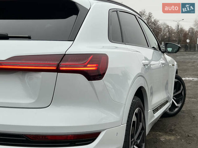 Белый Ауди E-Tron, объемом двигателя 0 л и пробегом 41 тыс. км за 41325 $, фото 12 на Automoto.ua