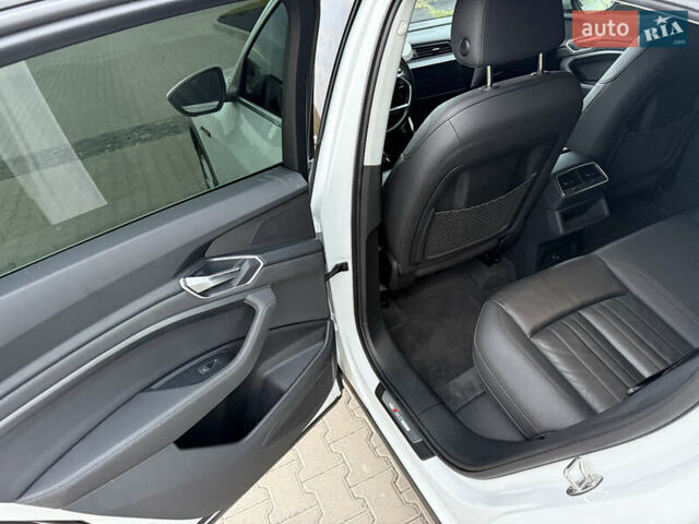 Белый Ауди E-Tron, объемом двигателя 0 л и пробегом 38 тыс. км за 38500 $, фото 30 на Automoto.ua