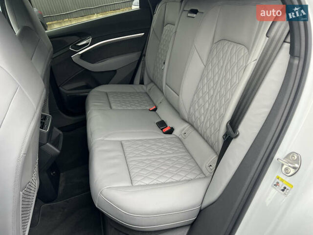 Білий Ауді E-Tron, об'ємом двигуна 0 л та пробігом 48 тис. км за 48798 $, фото 36 на Automoto.ua