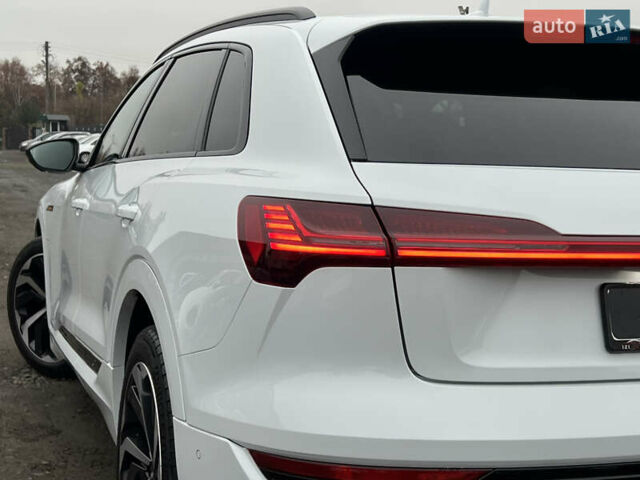 Белый Ауди E-Tron, объемом двигателя 0 л и пробегом 41 тыс. км за 41325 $, фото 11 на Automoto.ua