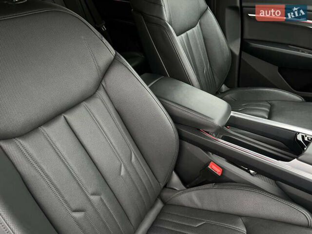 Белый Ауди E-Tron, объемом двигателя 0 л и пробегом 41 тыс. км за 41325 $, фото 48 на Automoto.ua