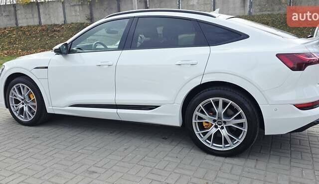 Белый Ауди E-Tron, объемом двигателя 0 л и пробегом 110 тыс. км за 37700 $, фото 25 на Automoto.ua