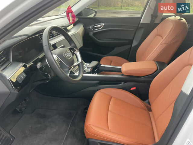 Білий Ауді E-Tron, об'ємом двигуна 0 л та пробігом 29 тис. км за 37999 $, фото 41 на Automoto.ua