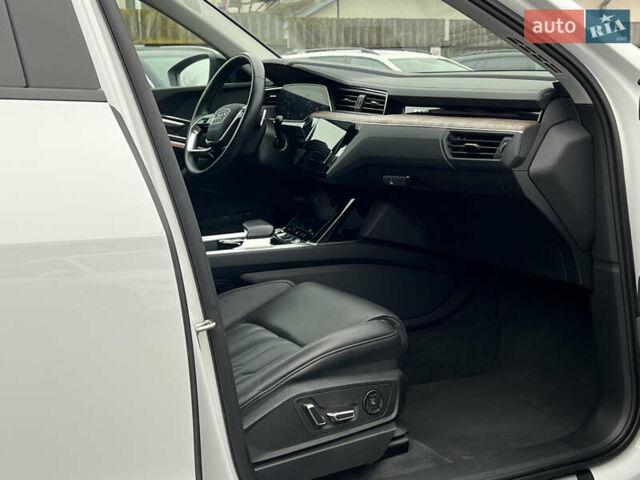 Белый Ауди E-Tron, объемом двигателя 0 л и пробегом 41 тыс. км за 41325 $, фото 45 на Automoto.ua