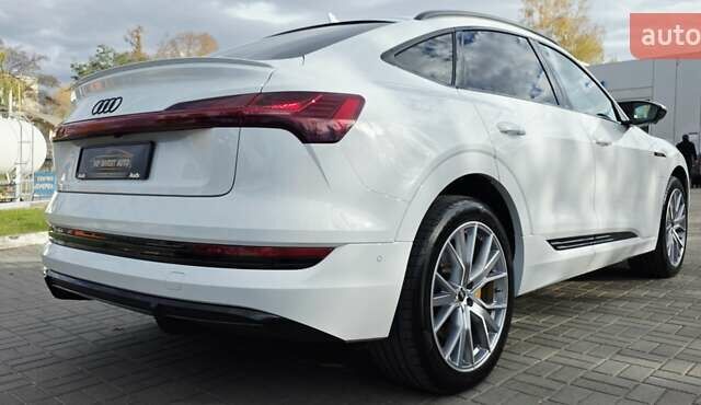Белый Ауди E-Tron, объемом двигателя 0 л и пробегом 110 тыс. км за 37700 $, фото 44 на Automoto.ua