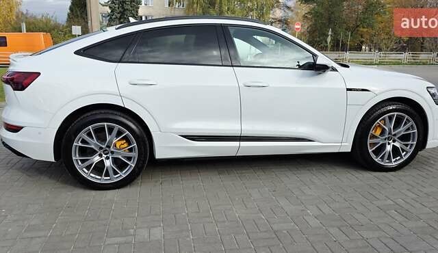 Белый Ауди E-Tron, объемом двигателя 0 л и пробегом 110 тыс. км за 37700 $, фото 13 на Automoto.ua