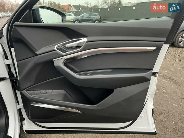 Белый Ауди E-Tron, объемом двигателя 0 л и пробегом 41 тыс. км за 41325 $, фото 52 на Automoto.ua