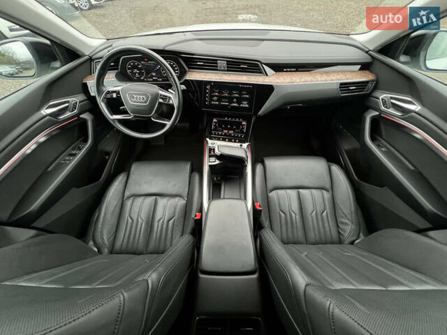 Белый Ауди E-Tron, объемом двигателя 0 л и пробегом 41 тыс. км за 41325 $, фото 53 на Automoto.ua