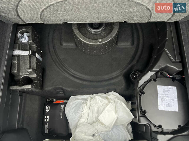 Білий Ауді E-Tron, об'ємом двигуна 0 л та пробігом 48 тис. км за 48798 $, фото 40 на Automoto.ua