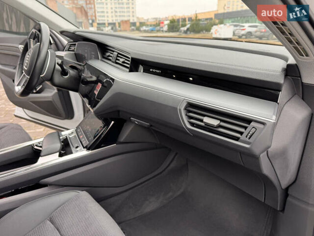 Белый Ауди E-Tron, объемом двигателя 0 л и пробегом 27 тыс. км за 38800 $, фото 21 на Automoto.ua