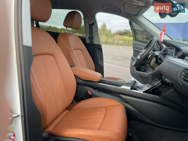 Білий Ауді E-Tron, об'ємом двигуна 0 л та пробігом 29 тис. км за 37999 $, фото 35 на Automoto.ua
