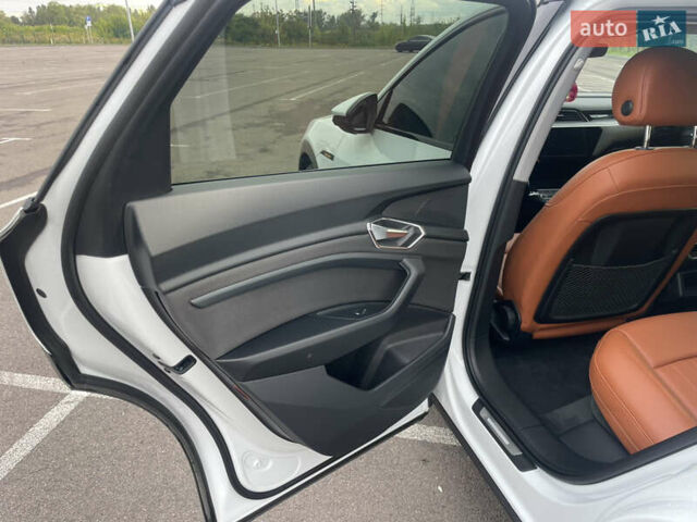 Білий Ауді E-Tron, об'ємом двигуна 0 л та пробігом 29 тис. км за 37999 $, фото 31 на Automoto.ua