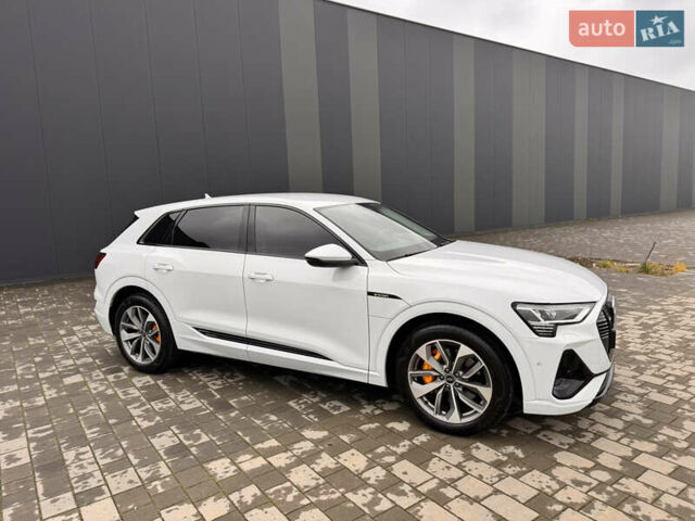 Белый Ауди E-Tron, объемом двигателя 0 л и пробегом 27 тыс. км за 38800 $, фото 5 на Automoto.ua