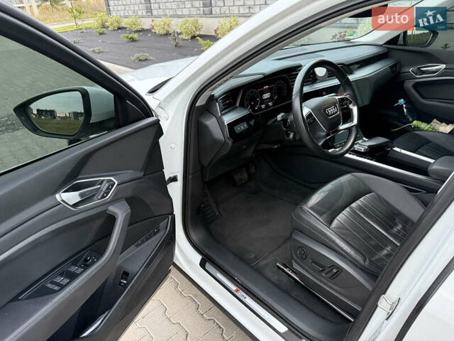 Белый Ауди E-Tron, объемом двигателя 0 л и пробегом 38 тыс. км за 38500 $, фото 25 на Automoto.ua