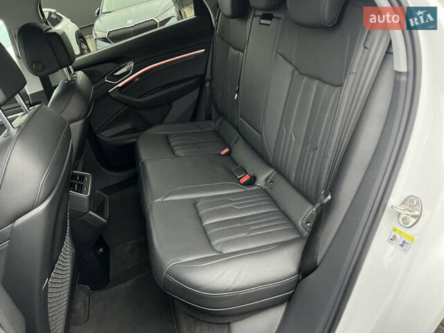 Белый Ауди E-Tron, объемом двигателя 0 л и пробегом 41 тыс. км за 41325 $, фото 34 на Automoto.ua