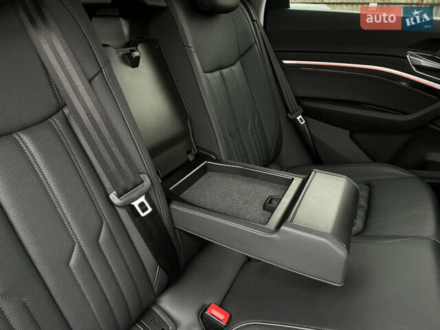 Белый Ауди E-Tron, объемом двигателя 0 л и пробегом 41 тыс. км за 41325 $, фото 43 на Automoto.ua