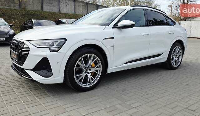 Белый Ауди E-Tron, объемом двигателя 0 л и пробегом 110 тыс. км за 37700 $, фото 30 на Automoto.ua